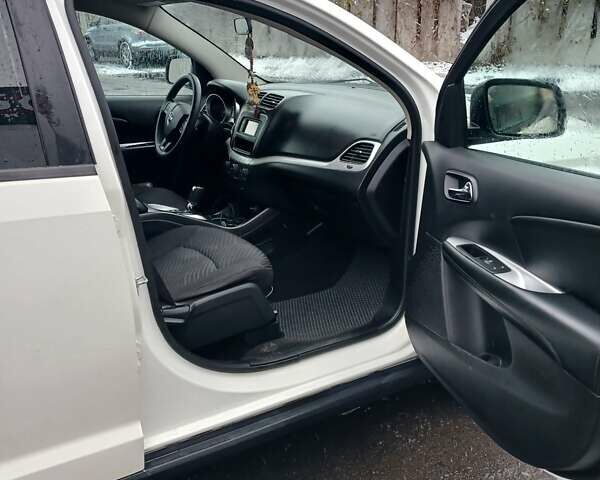 Білий Додж Джорні, об'ємом двигуна 2.36 л та пробігом 161 тис. км за 11499 $, фото 8 на Automoto.ua