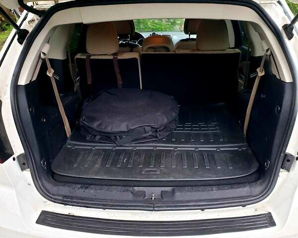 Белый Додж Джорни, объемом двигателя 3.6 л и пробегом 200 тыс. км за 14000 $, фото 13 на Automoto.ua