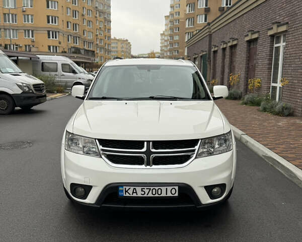Белый Додж Джорни, объемом двигателя 2.4 л и пробегом 143 тыс. км за 12750 $, фото 2 на Automoto.ua