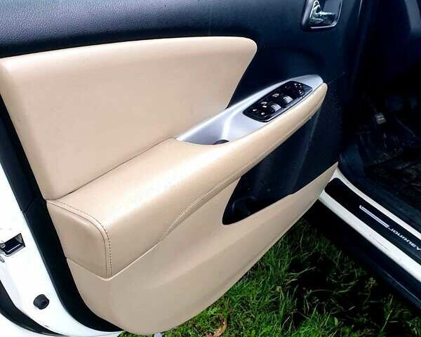 Белый Додж Джорни, объемом двигателя 3.6 л и пробегом 200 тыс. км за 14000 $, фото 8 на Automoto.ua