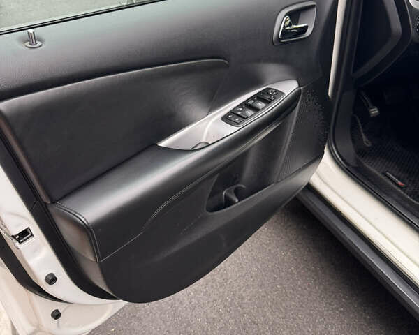 Белый Додж Джорни, объемом двигателя 2.4 л и пробегом 143 тыс. км за 12750 $, фото 15 на Automoto.ua