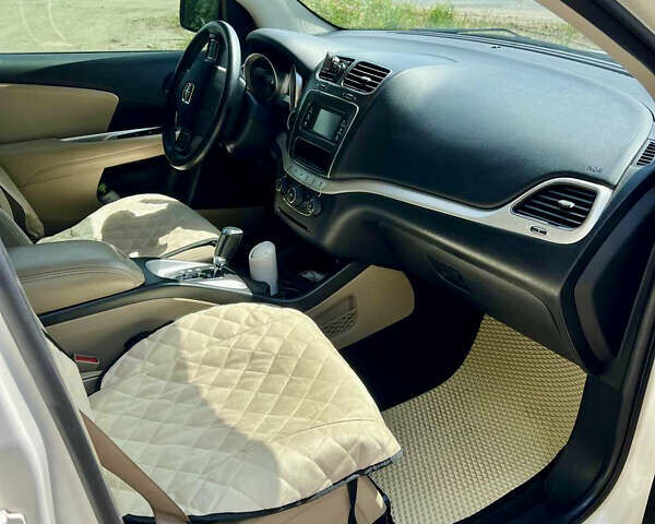 Додж Джорни 2016 в Валках на Automoto.ua Белый Додж Джорни, объемом двигателя 3.6 л и пробегом 128 тыс. км за 12900 $, фото 16 на Automoto.ua