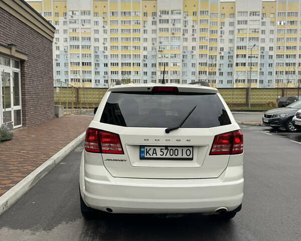 Белый Додж Джорни, объемом двигателя 2.4 л и пробегом 143 тыс. км за 12750 $, фото 6 на Automoto.ua