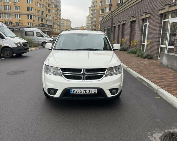 Белый Додж Джорни, объемом двигателя 2.4 л и пробегом 143 тыс. км за 12750 $, фото 3 на Automoto.ua