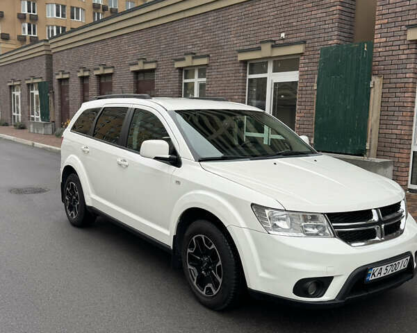 Белый Додж Джорни, объемом двигателя 2.4 л и пробегом 143 тыс. км за 12750 $, фото 1 на Automoto.ua