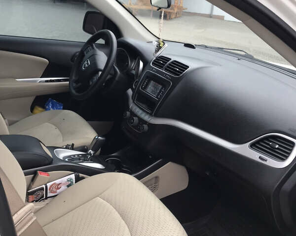 Белый Додж Джорни, объемом двигателя 2.4 л и пробегом 186 тыс. км за 11000 $, фото 6 на Automoto.ua