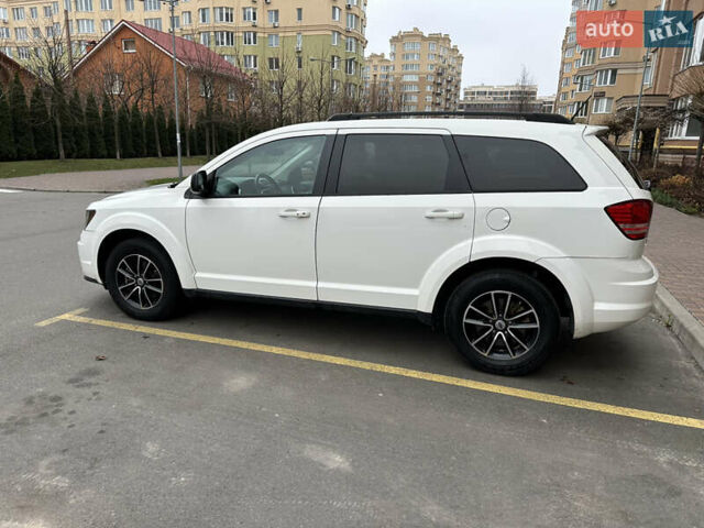 Білий Додж Джорні, об'ємом двигуна 2.4 л та пробігом 170 тис. км за 11700 $, фото 5 на Automoto.ua
