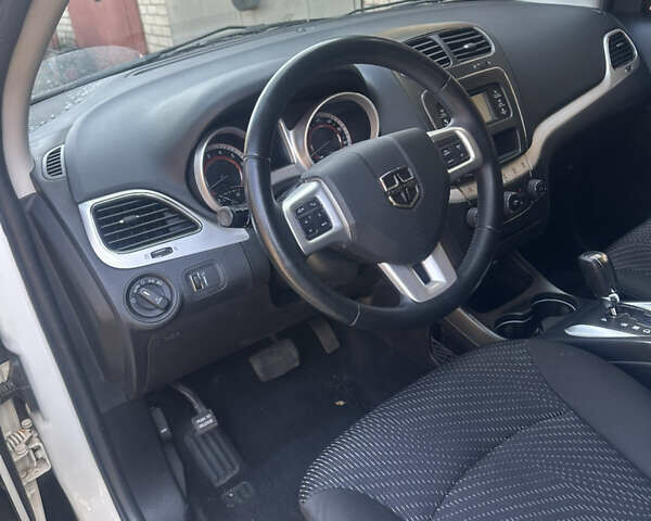 Белый Додж Джорни, объемом двигателя 2.36 л и пробегом 150 тыс. км за 13000 $, фото 16 на Automoto.ua