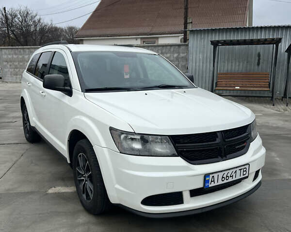 Белый Додж Джорни, объемом двигателя 2.36 л и пробегом 150 тыс. км за 13200 $, фото 3 на Automoto.ua