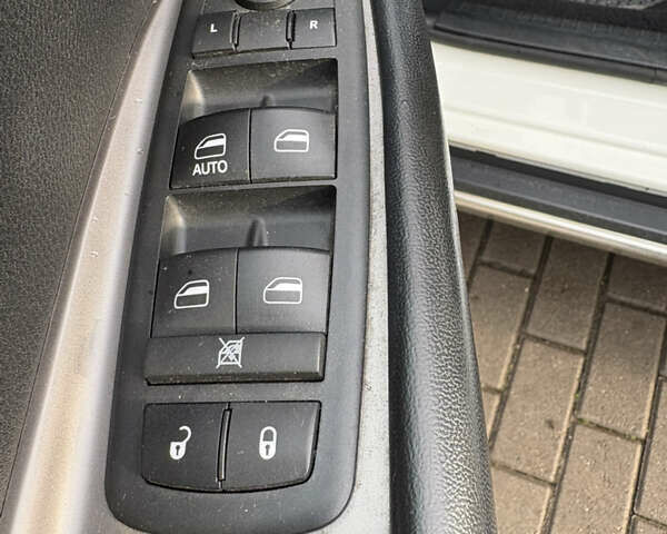 Белый Додж Джорни, объемом двигателя 2.36 л и пробегом 175 тыс. км за 14200 $, фото 27 на Automoto.ua