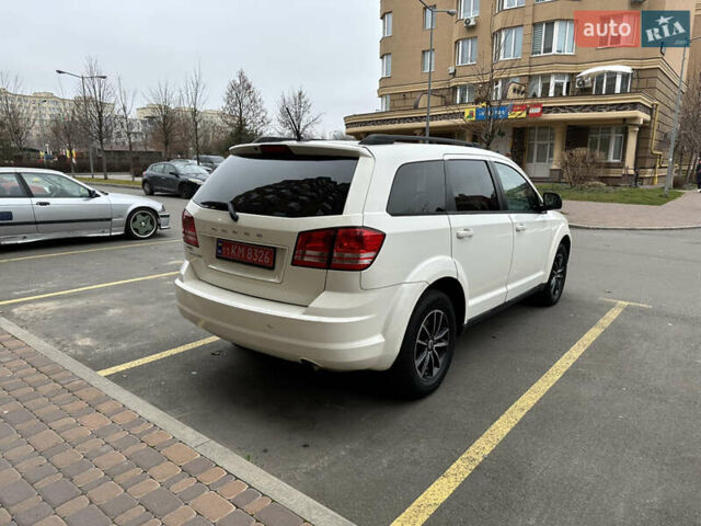 Білий Додж Джорні, об'ємом двигуна 2.4 л та пробігом 170 тис. км за 11700 $, фото 9 на Automoto.ua