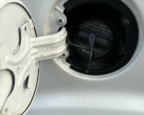 Белый Додж Джорни, объемом двигателя 2.36 л и пробегом 175 тыс. км за 14200 $, фото 57 на Automoto.ua