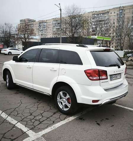 Белый Додж Джорни, объемом двигателя 2.36 л и пробегом 208 тыс. км за 11200 $, фото 3 на Automoto.ua