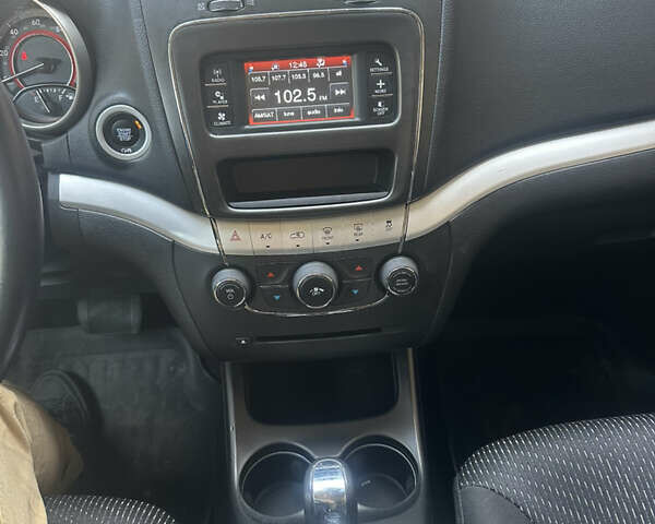 Белый Додж Джорни, объемом двигателя 2.36 л и пробегом 150 тыс. км за 13000 $, фото 17 на Automoto.ua