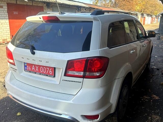 Белый Додж Джорни, объемом двигателя 2.4 л и пробегом 150 тыс. км за 13000 $, фото 8 на Automoto.ua