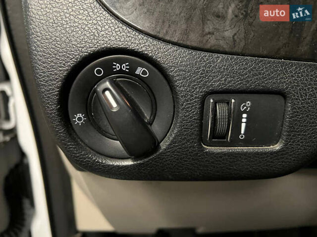 Білий Додж Джорні, об'ємом двигуна 3.6 л та пробігом 480 тис. км за 8500 $, фото 21 на Automoto.ua