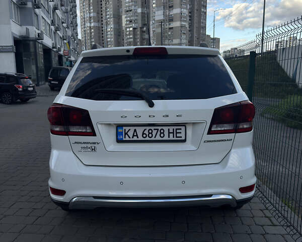 Белый Додж Джорни, объемом двигателя 2.36 л и пробегом 118 тыс. км за 12500 $, фото 3 на Automoto.ua