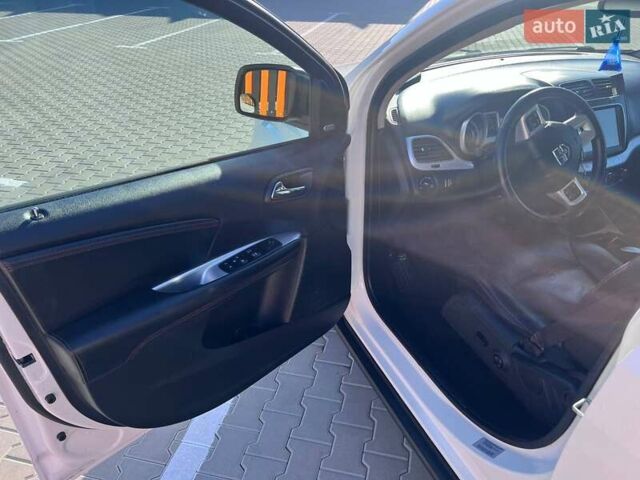 Белый Додж Джорни, объемом двигателя 3.6 л и пробегом 109 тыс. км за 15000 $, фото 8 на Automoto.ua