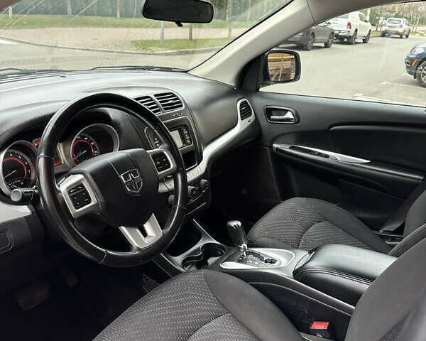 Білий Додж Джорні, об'ємом двигуна 2.4 л та пробігом 170 тис. км за 11700 $, фото 12 на Automoto.ua