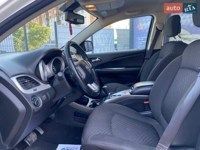 Белый Додж Джорни, объемом двигателя 2.36 л и пробегом 151 тыс. км за 12000 $, фото 9 на Automoto.ua