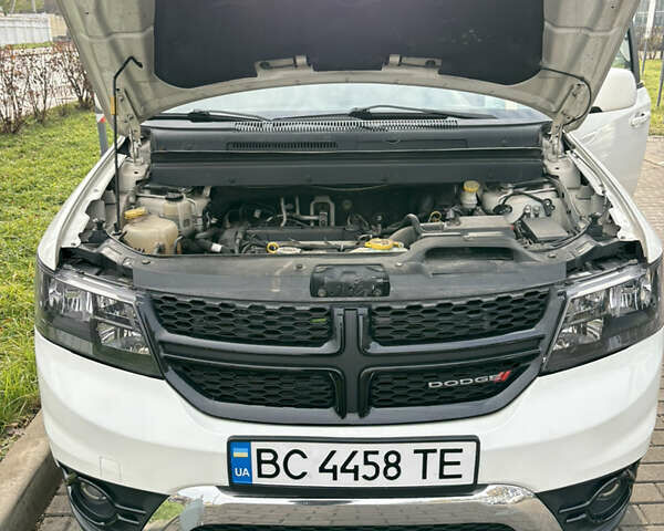 Белый Додж Джорни, объемом двигателя 2.36 л и пробегом 175 тыс. км за 14200 $, фото 14 на Automoto.ua