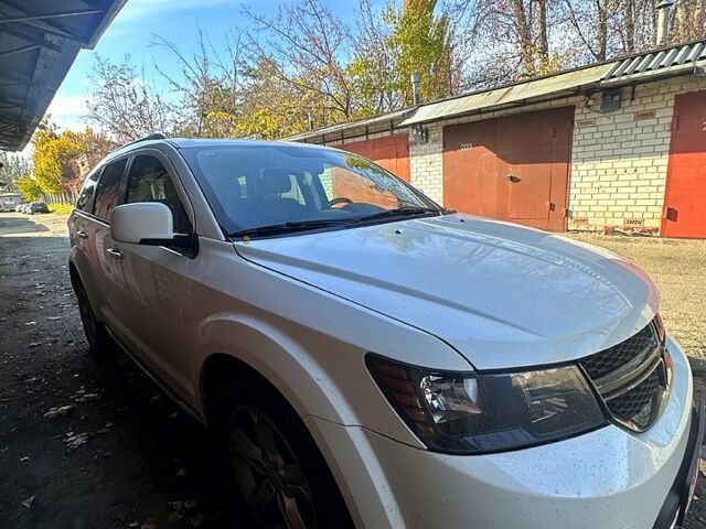 Белый Додж Джорни, объемом двигателя 2.4 л и пробегом 150 тыс. км за 13000 $, фото 2 на Automoto.ua