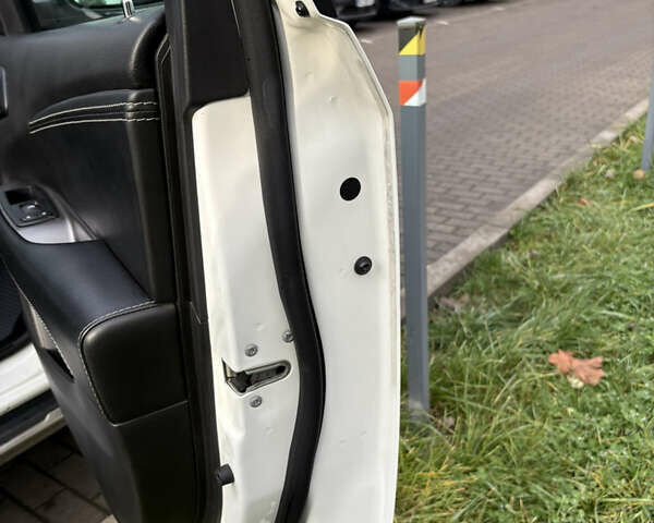 Белый Додж Джорни, объемом двигателя 2.36 л и пробегом 175 тыс. км за 14200 $, фото 29 на Automoto.ua