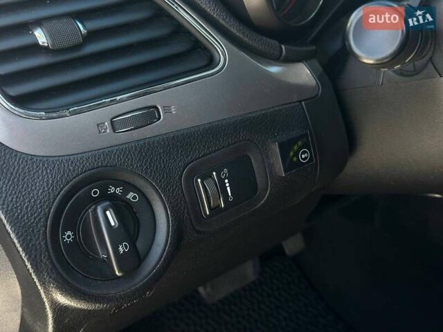 Білий Додж Джорні, об'ємом двигуна 2.36 л та пробігом 200 тис. км за 11900 $, фото 8 на Automoto.ua