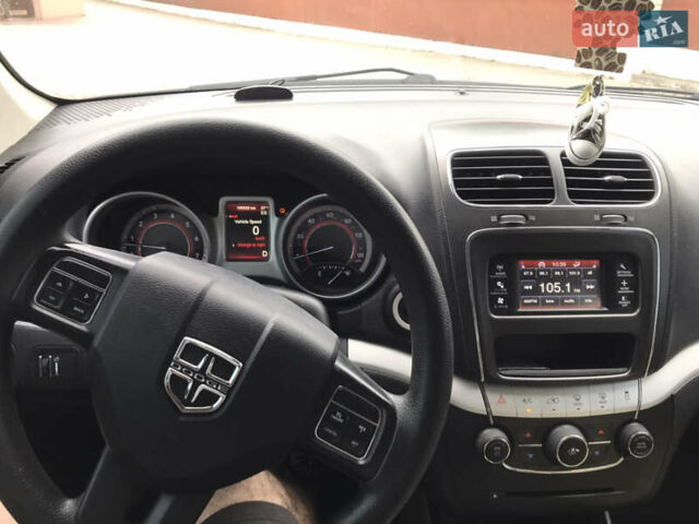 Белый Додж Джорни, объемом двигателя 2.4 л и пробегом 186 тыс. км за 11000 $, фото 7 на Automoto.ua