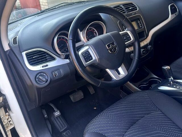 Белый Додж Джорни, объемом двигателя 2.4 л и пробегом 150 тыс. км за 13000 $, фото 11 на Automoto.ua