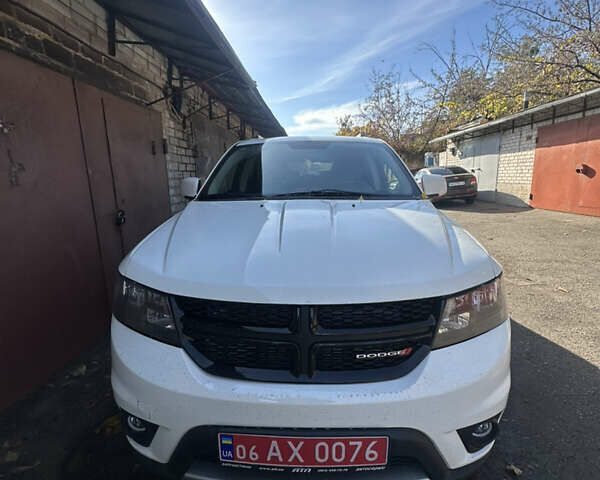 Белый Додж Джорни, объемом двигателя 2.36 л и пробегом 150 тыс. км за 13000 $, фото 2 на Automoto.ua