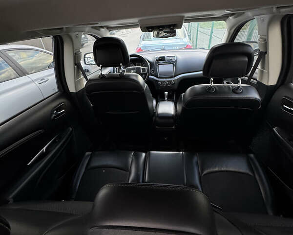 Белый Додж Джорни, объемом двигателя 2.36 л и пробегом 118 тыс. км за 12500 $, фото 5 на Automoto.ua