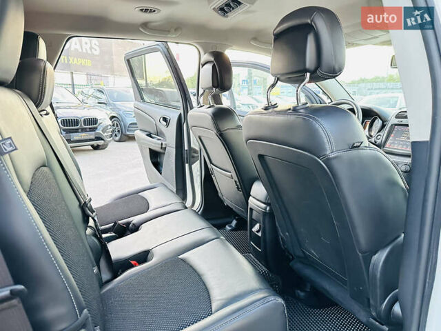 Белый Додж Джорни, объемом двигателя 3.6 л и пробегом 74 тыс. км за 16300 $, фото 18 на Automoto.ua