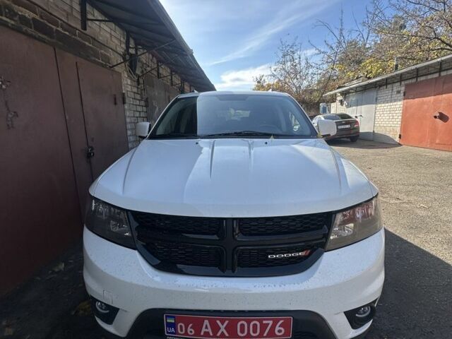 Білий Додж Джорні, об'ємом двигуна 2.4 л та пробігом 150 тис. км за 13000 $, фото 2 на Automoto.ua