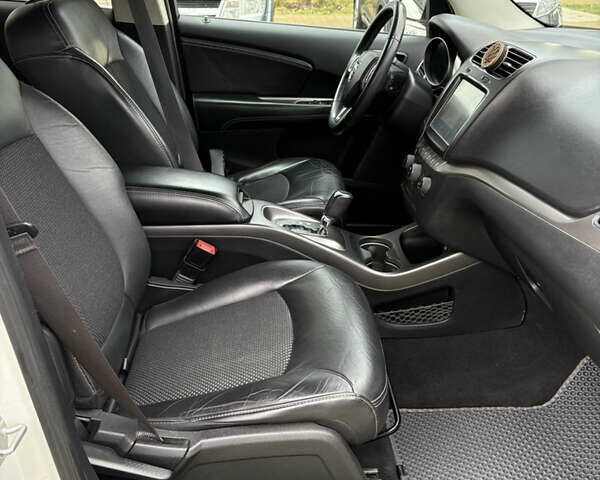 Белый Додж Джорни, объемом двигателя 2.36 л и пробегом 175 тыс. км за 14200 $, фото 31 на Automoto.ua