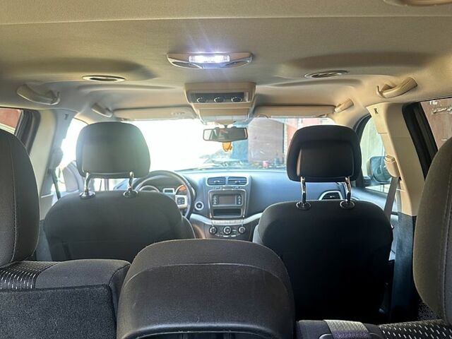 Белый Додж Джорни, объемом двигателя 2.4 л и пробегом 150 тыс. км за 13000 $, фото 6 на Automoto.ua