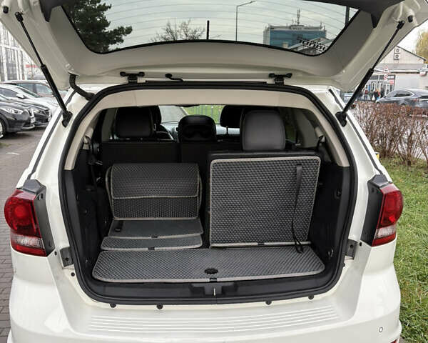 Белый Додж Джорни, объемом двигателя 2.36 л и пробегом 175 тыс. км за 14200 $, фото 19 на Automoto.ua