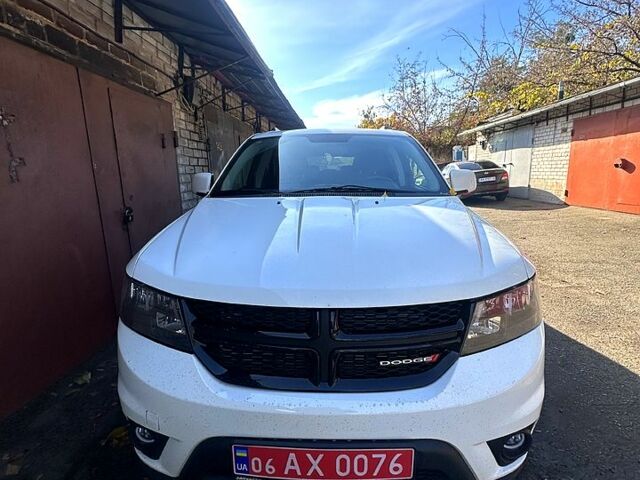 Белый Додж Джорни, объемом двигателя 2.4 л и пробегом 150 тыс. км за 13000 $, фото 1 на Automoto.ua