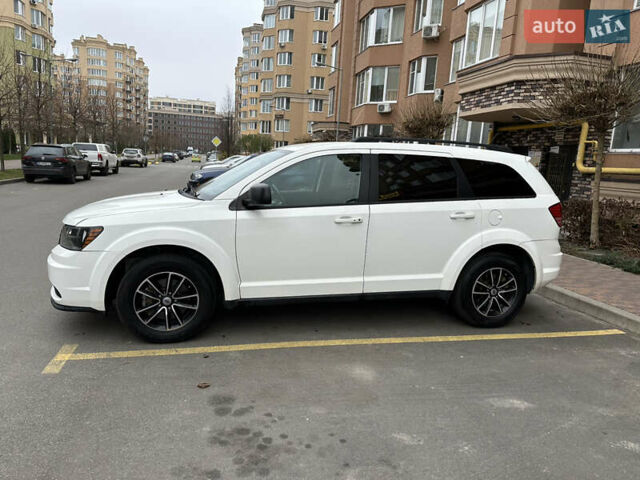 Білий Додж Джорні, об'ємом двигуна 2.4 л та пробігом 170 тис. км за 11700 $, фото 6 на Automoto.ua