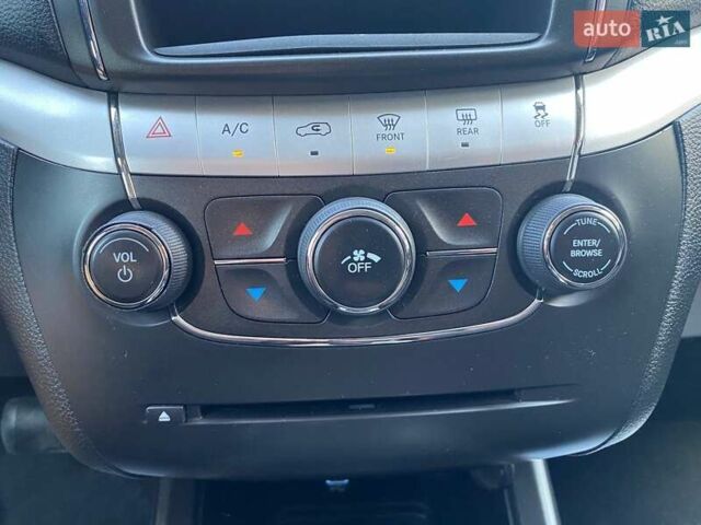 Белый Додж Джорни, объемом двигателя 2.36 л и пробегом 151 тыс. км за 12000 $, фото 15 на Automoto.ua