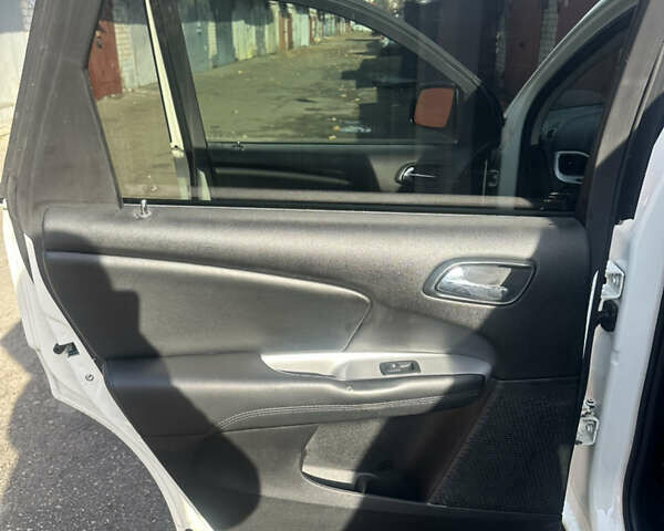 Белый Додж Джорни, объемом двигателя 2.36 л и пробегом 150 тыс. км за 13000 $, фото 10 на Automoto.ua