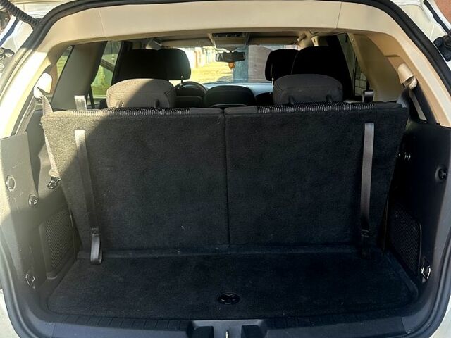 Белый Додж Джорни, объемом двигателя 2.4 л и пробегом 150 тыс. км за 13000 $, фото 7 на Automoto.ua