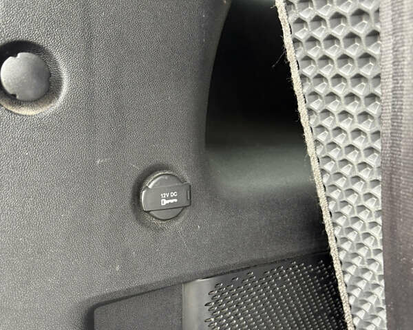 Белый Додж Джорни, объемом двигателя 2.36 л и пробегом 175 тыс. км за 14200 $, фото 47 на Automoto.ua