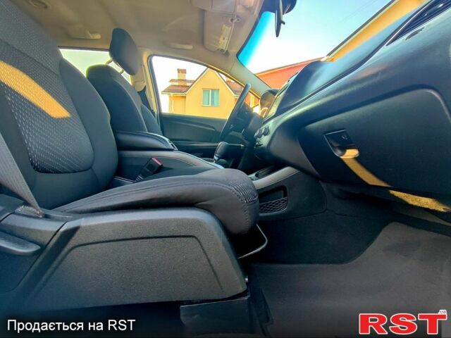 Додж Джорни 2017 в Киеве на Automoto.ua Белый Додж Джорни, объемом двигателя 2.4 л и пробегом 208 тыс. км за 11000 $, фото 2 на Automoto.ua