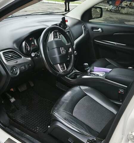 Белый Додж Джорни, объемом двигателя 2.36 л и пробегом 208 тыс. км за 11200 $, фото 6 на Automoto.ua