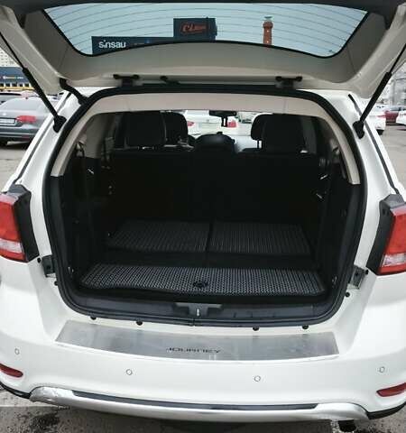 Белый Додж Джорни, объемом двигателя 2.36 л и пробегом 208 тыс. км за 11200 $, фото 8 на Automoto.ua