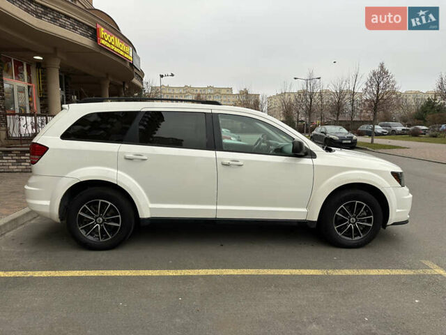 Білий Додж Джорні, об'ємом двигуна 2.4 л та пробігом 170 тис. км за 11700 $, фото 7 на Automoto.ua