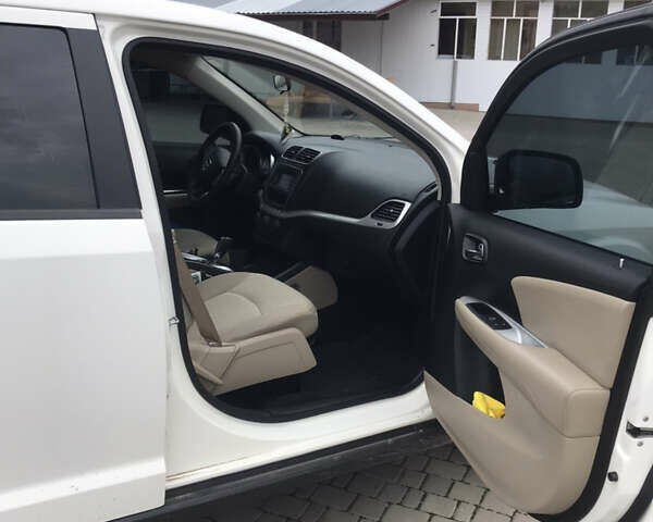 Белый Додж Джорни, объемом двигателя 2.4 л и пробегом 186 тыс. км за 11000 $, фото 8 на Automoto.ua