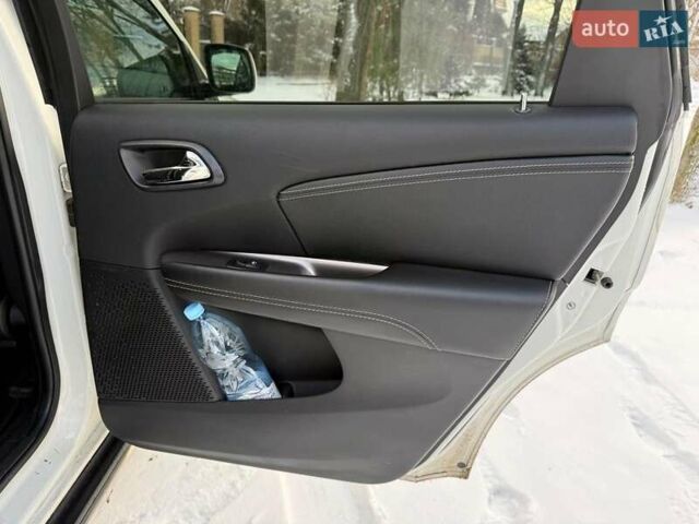 Белый Додж Джорни, объемом двигателя 3.6 л и пробегом 172 тыс. км за 14500 $, фото 18 на Automoto.ua