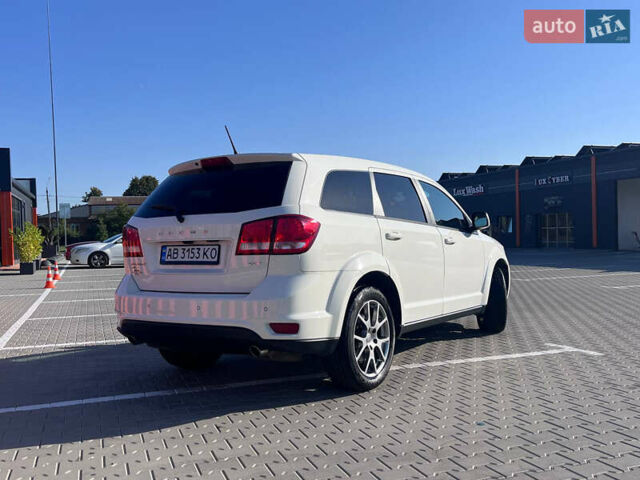 Белый Додж Джорни, объемом двигателя 3.6 л и пробегом 109 тыс. км за 15000 $, фото 2 на Automoto.ua